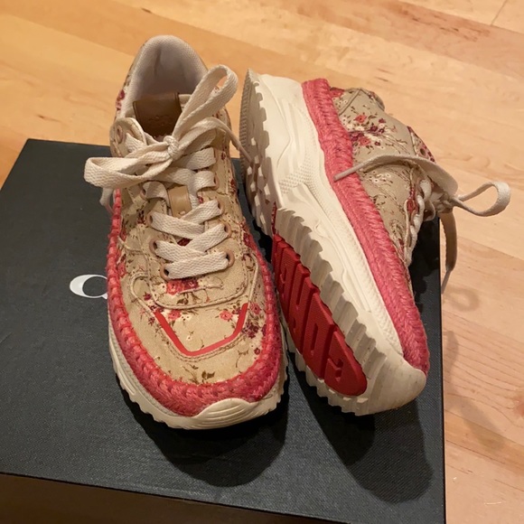 Shoes - Picture 4 of 7